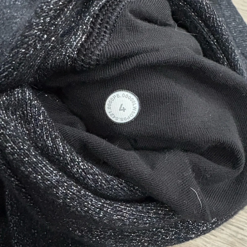 Lululemon Scuba High-Rise Jogger *Sparkle
Black Sz 4 - Picture 7 of 9